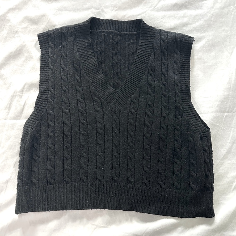 Black Cable Knit Sleeveless Sweater Vest Cropped